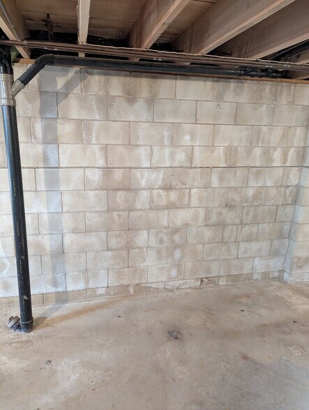 More Photos Of 340 Elm St E, Canova Sports And Entertainment For Sale