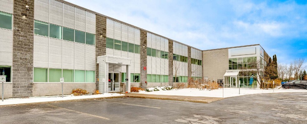 More Photos Of 20655-20675 Boul Industriel, Sainte-Anne-de-Bellevue Manufacturing For Lease