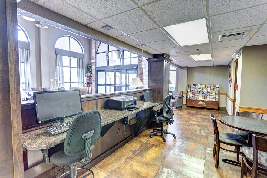 More Photos Of 3257 Shepherd of the Hills Expy, Branson Hotel For Sale