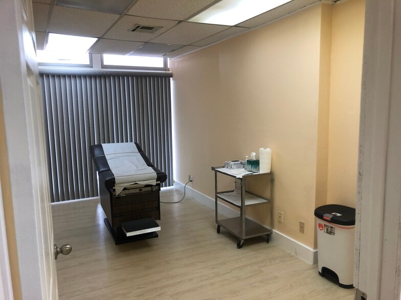 More Photos Of 1100 N Ventura Rd, Oxnard Medical For Sale