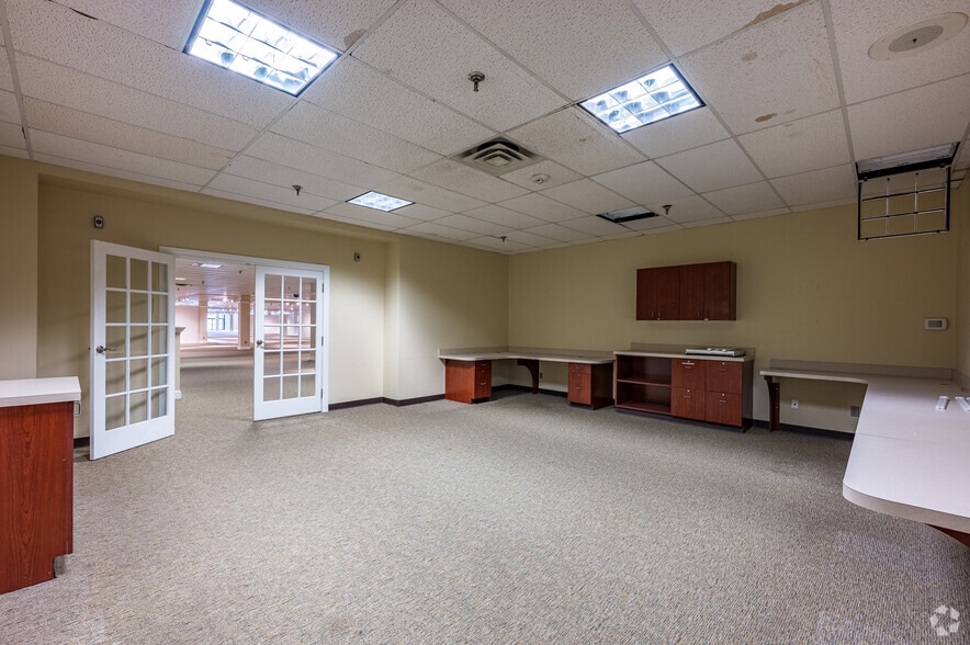 More Photos Of 4505 LBJ Fwy, Farmers Branch Freestanding For Lease