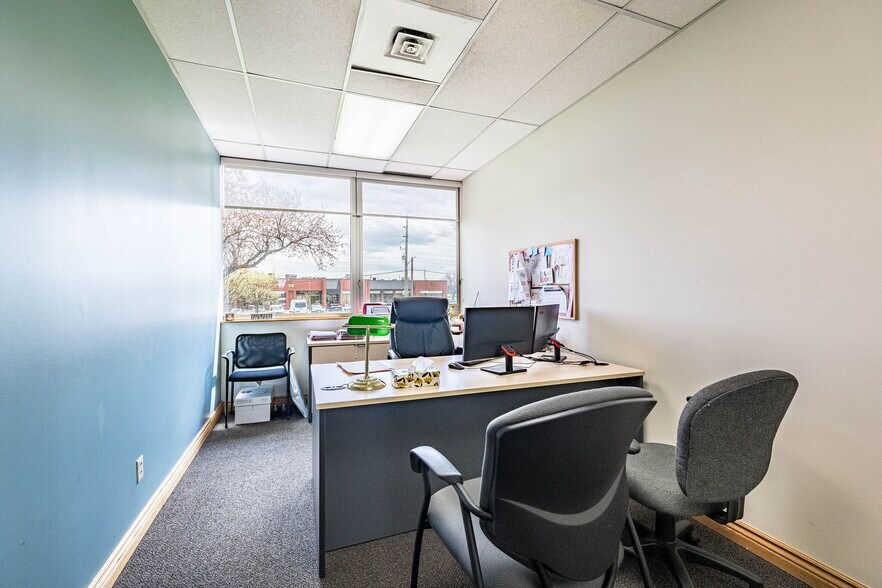 More Photos Of 220 Advance Blvd, Brampton Office For Sale