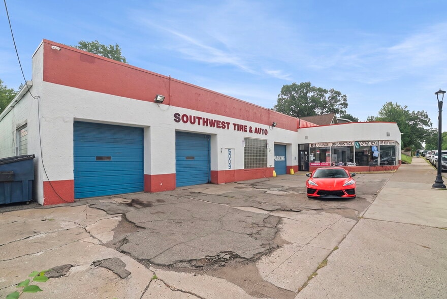 More Photos Of 5009 Xerxes Ave S, Minneapolis Auto Repair For Sale