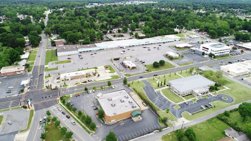 More Photos Of 638 W Main St, Jacksonville Unknown For Lease