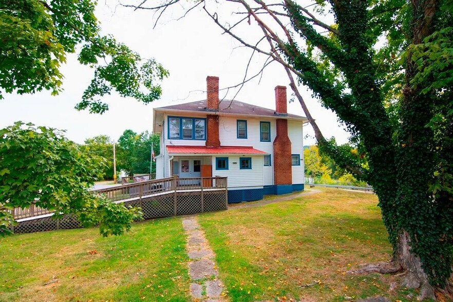 More Photos Of 101 Davis st, Alderson Freestanding For Sale
