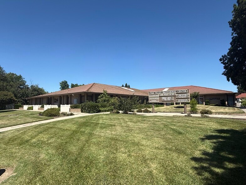 More Photos Of 1390 W H St, Oakdale General Retail For Lease