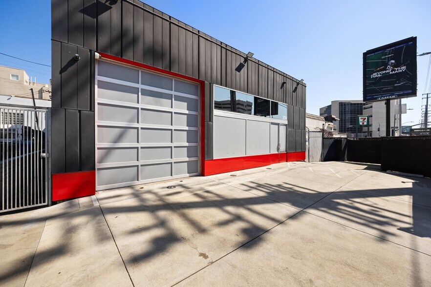 More Photos Of 2134 S Sepulveda Blvd, Los Angeles Showroom For Sale