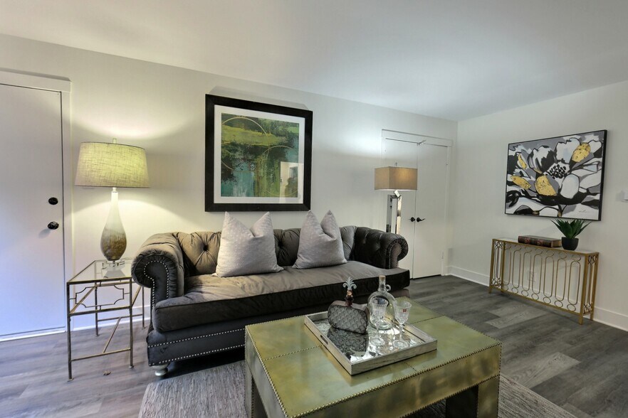 More Photos Of 534 Broadway St, Venice Apartments For Sale