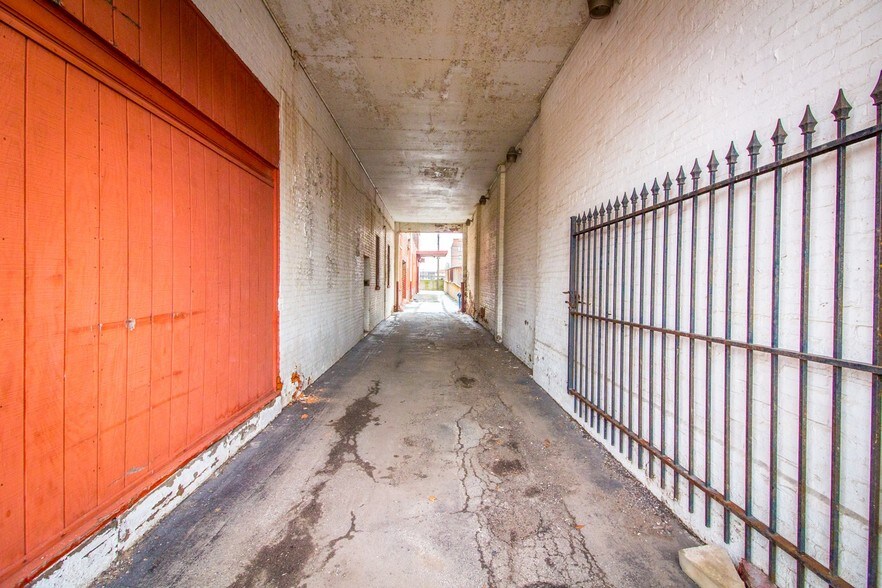 More Photos Of 3800-3812 Euclid Ave, Cleveland Light Manufacturing For Lease