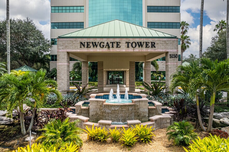More Photos Of 5150 Tamiami Trl N, Naples Office For Lease