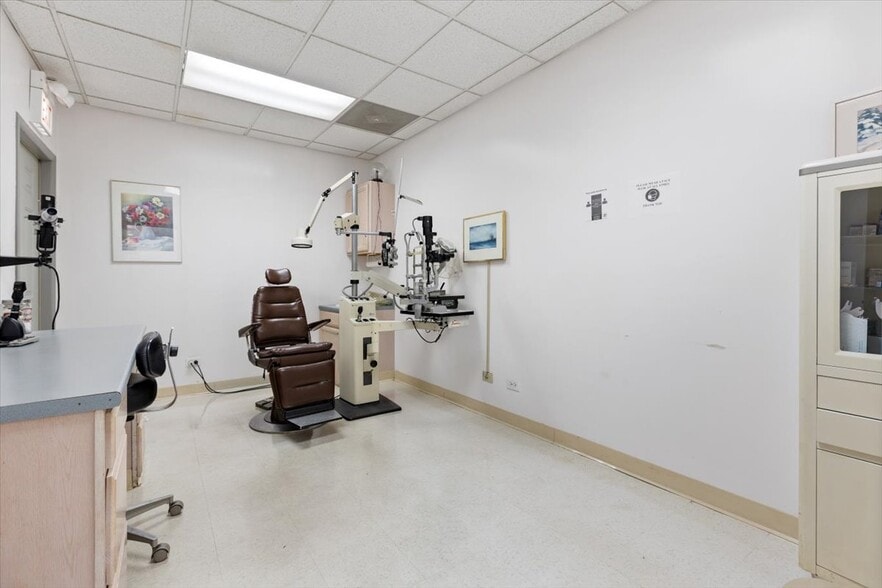 More Photos Of 2719 W Peterson Ave, Chicago Healthcare For Sale