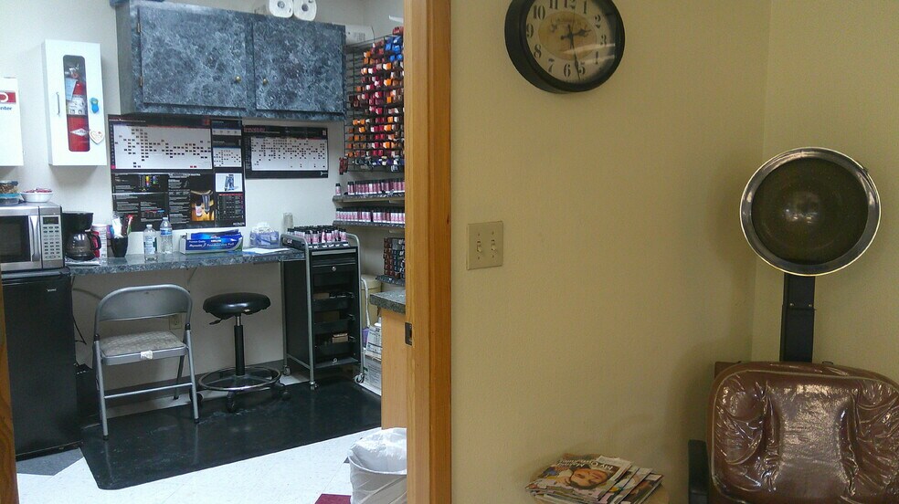 More Photos Of 424 4th St, Fairbanks General Retail For Sale