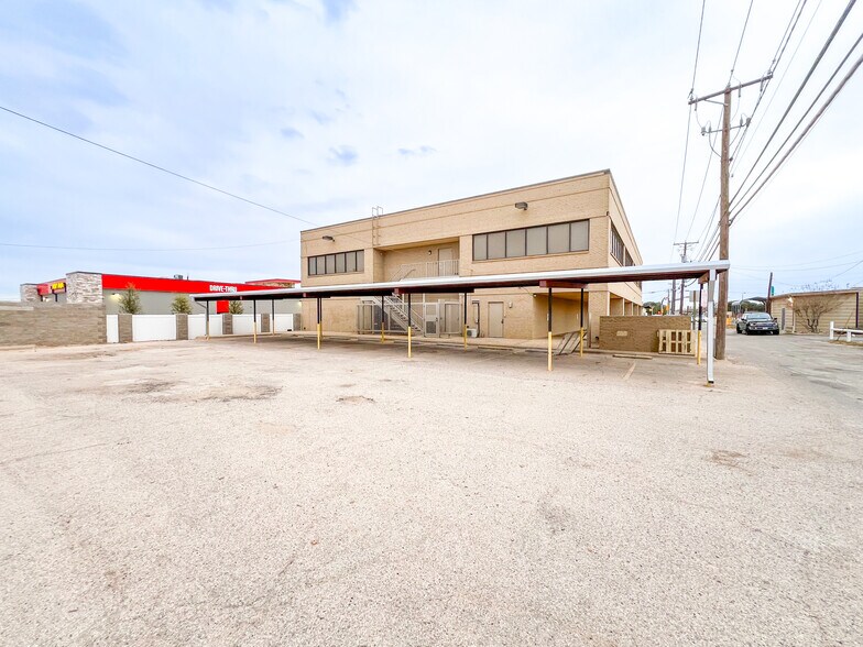 More Photos Of 2408 N Big Spring St, Midland Office For Sale