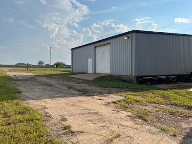 More Photos Of 1205 E Coke Rd, Winnsboro Manufacturing For Sale