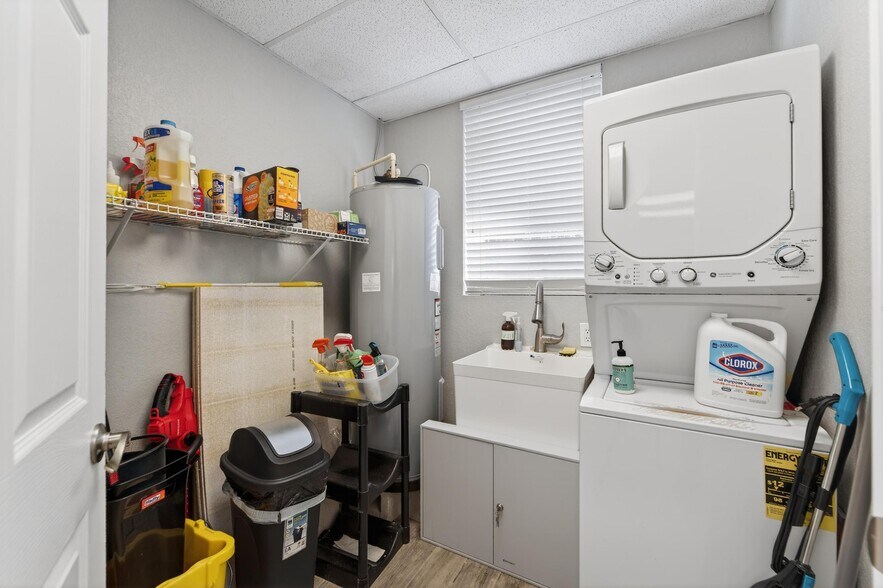 More Photos Of 3411 N 29th St, Tampa Office For Sale