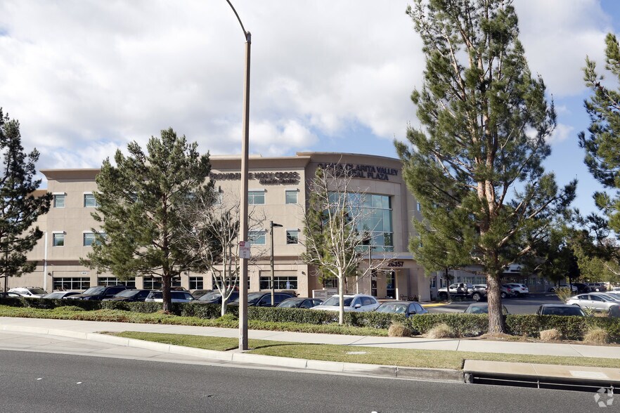 More Photos Of 26357 McBean Pky, Santa Clarita Medical For Lease