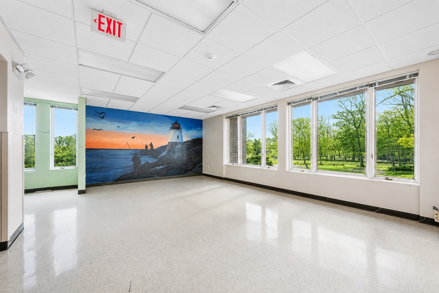 More Photos Of 183 Providence New London Tpke, North Stonington Unknown For Lease