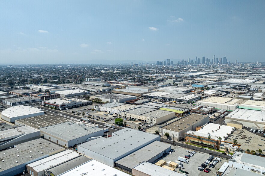 More Photos Of 2100 E 49th St, Vernon Warehouse For Lease