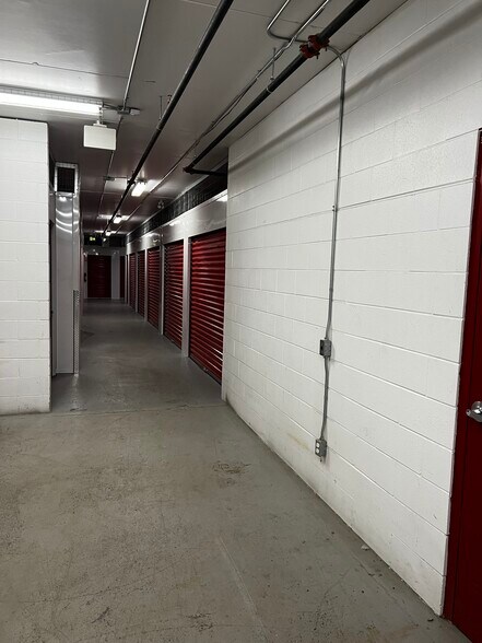 More Photos Of 3 Crescent Rd, Huntsville Self Storage For Sale