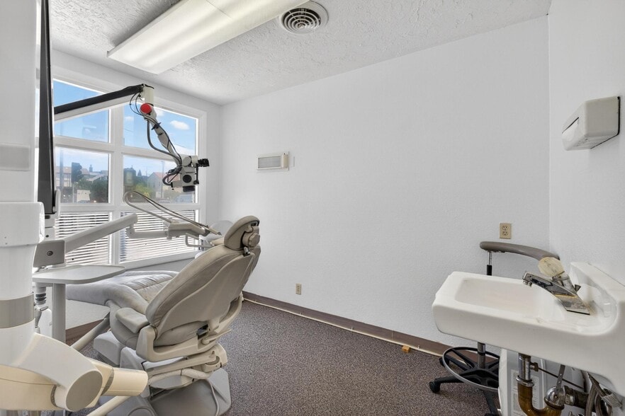 More Photos Of 249 E Redondo Ave, Long Beach Medical For Sale