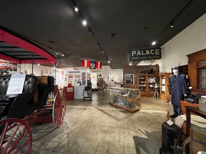 More Photos Of 281 S 2nd St, Independence Storefront For Sale