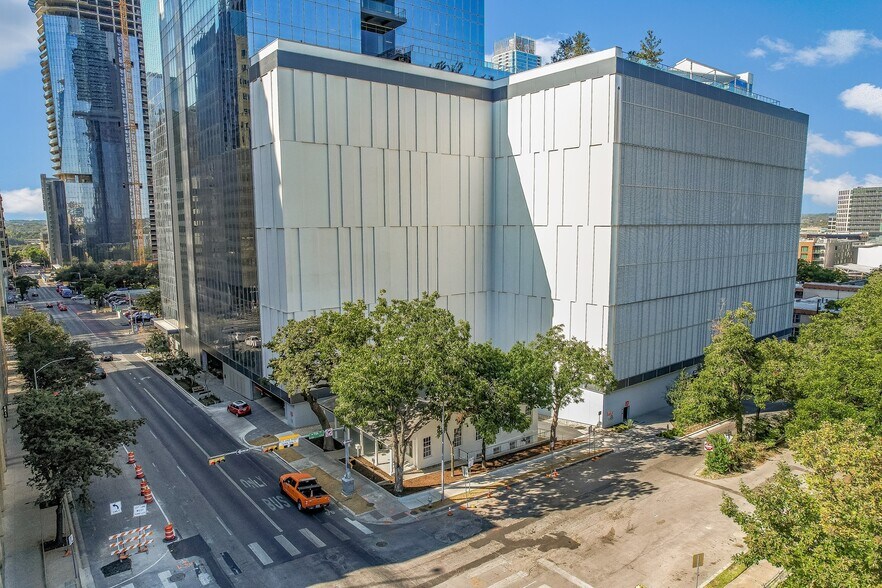 More Photos Of 610 Guadalupe St, Austin Office For Sale