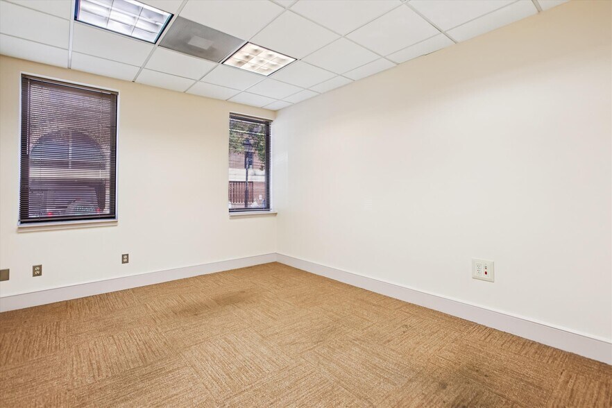 More Photos Of 1501 Duke St, Alexandria Office For Lease
