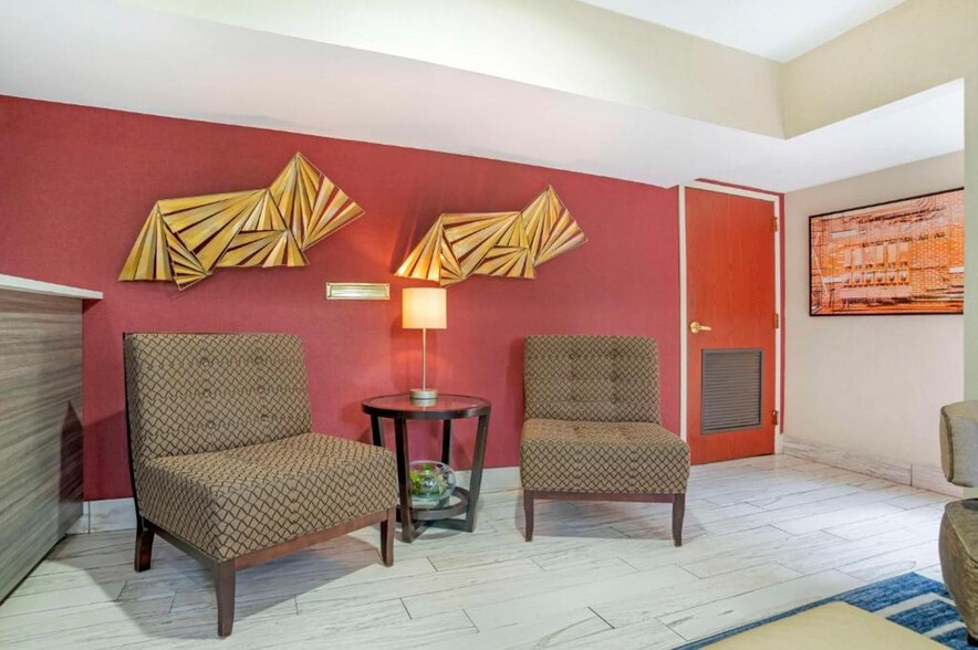 More Photos Of 842 Thompson St, Gardendale Hotel For Sale