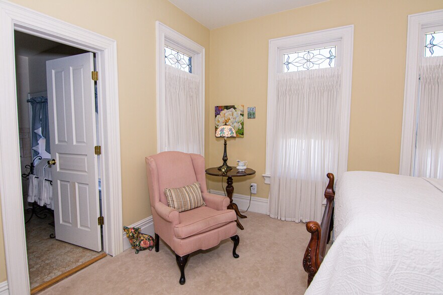 More Photos Of 301 Meyers Ave, Meyersdale Hotel For Sale