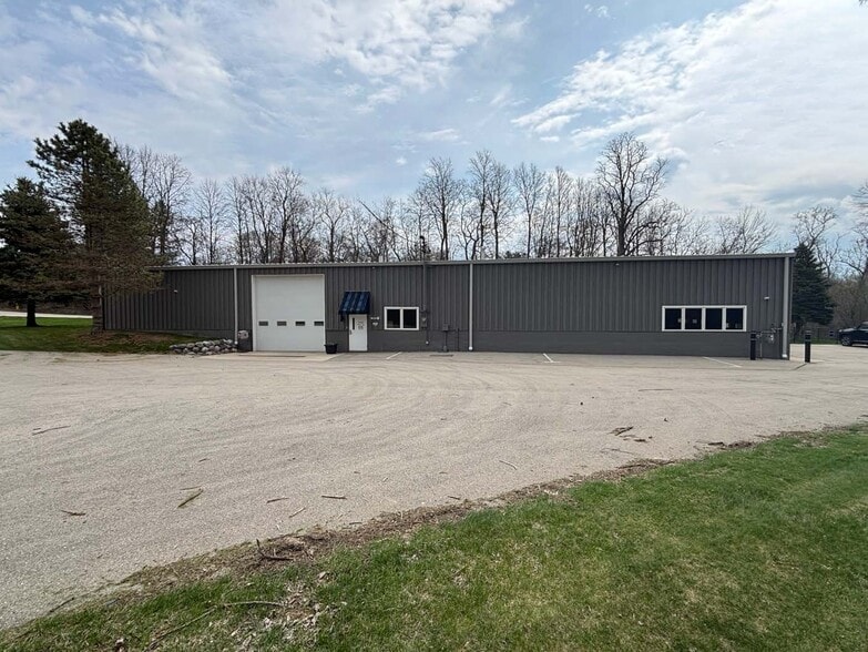 Primary Photo Of 7253 Sheridan Springs Rd, Lake Geneva Industrial For Lease