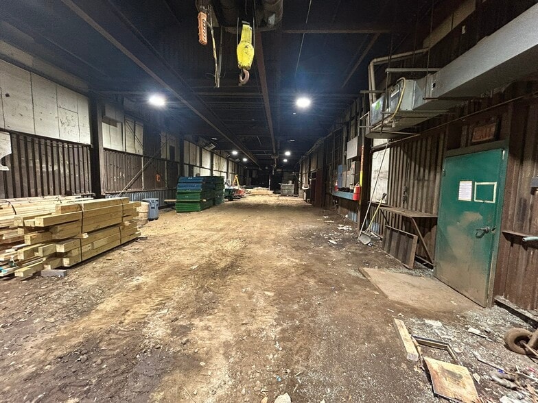 More Photos Of 1920 Lincoln Rd, Pittsburgh Warehouse For Lease
