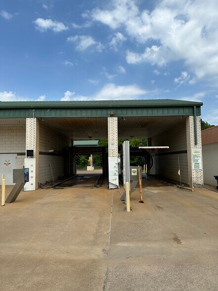 More Photos Of 600 Highway 110 N, Whitehouse Carwash For Sale