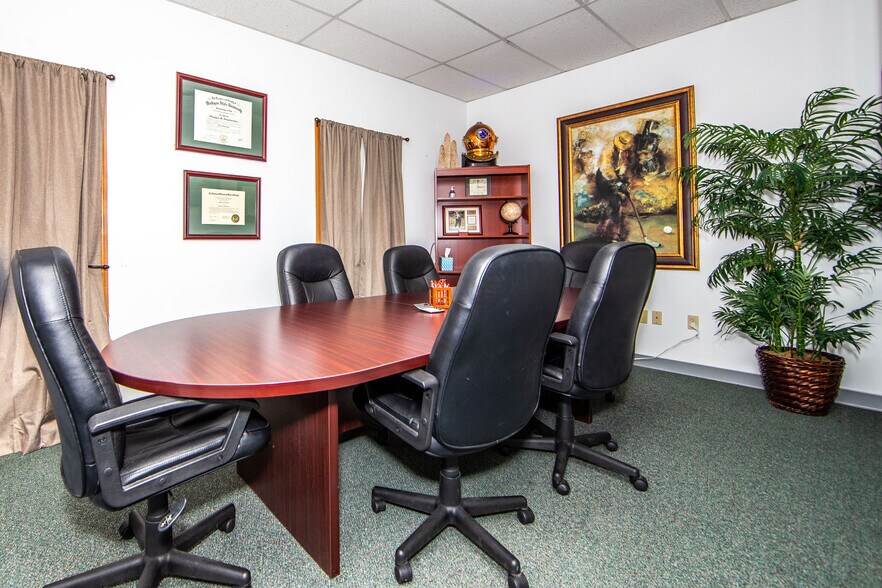 More Photos Of 6501 Mechanicsville Tpke, Mechanicsville Office For Lease