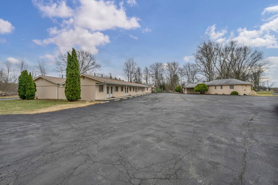 Primary Photo Of 44077 Oberlin Elyria Rd, Oberlin Hotel For Sale