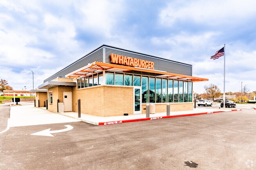 More Photos Of 1460 NE Douglas St, Lee's Summit Fast Food For Lease