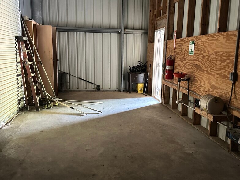 More Photos Of 1796 Simpson Highway 49, Magee Flex For Sale