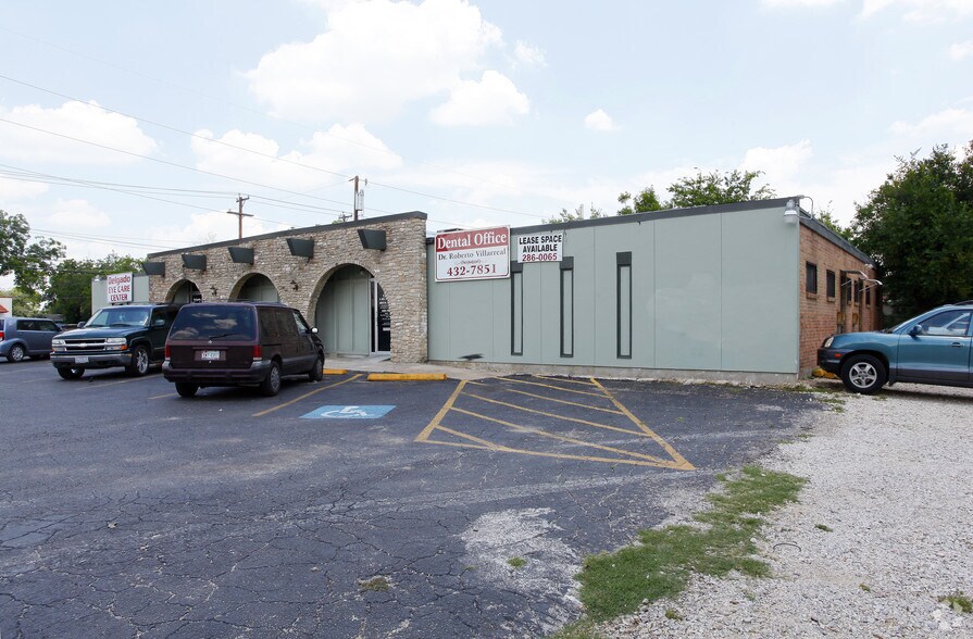 More Photos Of 1302 S General Mcmullen Dr, San Antonio Medical For Lease