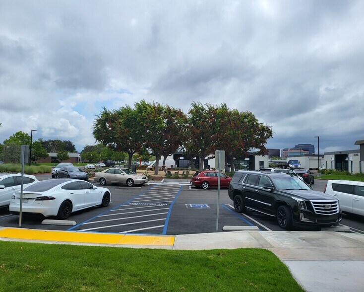 More Photos Of 17951 Sky Park Cir, Irvine Flex For Lease