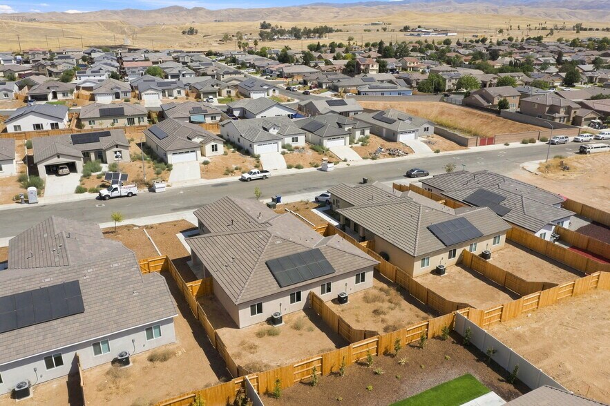 More Photos Of 9121 Prometheus Dr, Bakersfield Apartments For Sale