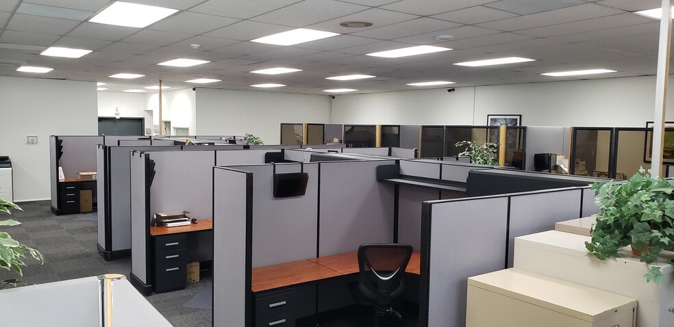 More Photos Of 10734 White Oak Ave, Granada Hills Office For Sale