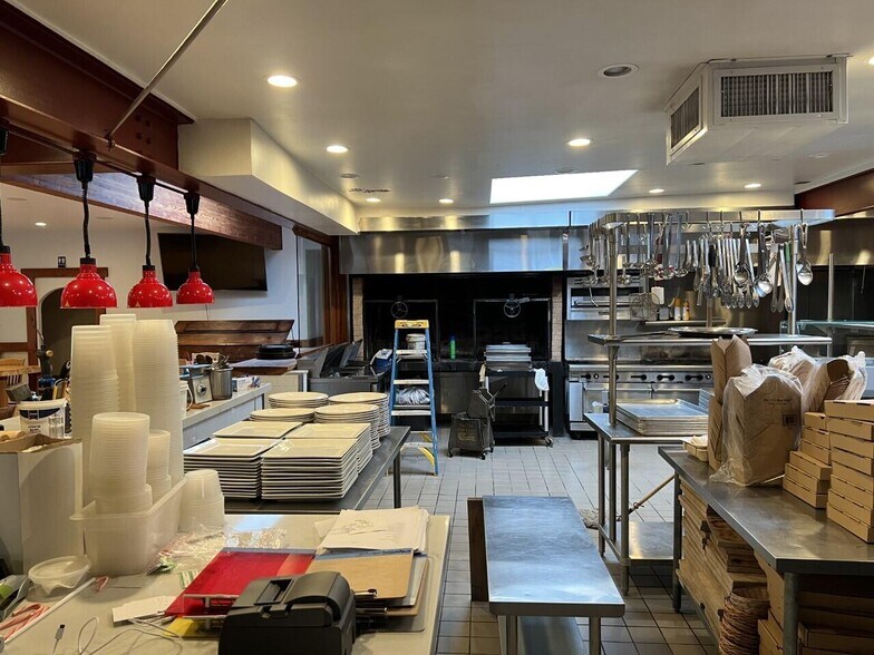 More Photos Of 281 Fernbridge Dr, Fortuna Restaurant For Sale