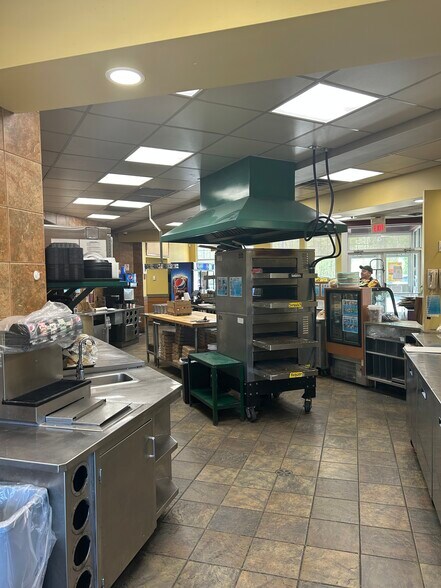 More Photos Of 5 Horton Pl, Topsham Restaurant For Lease