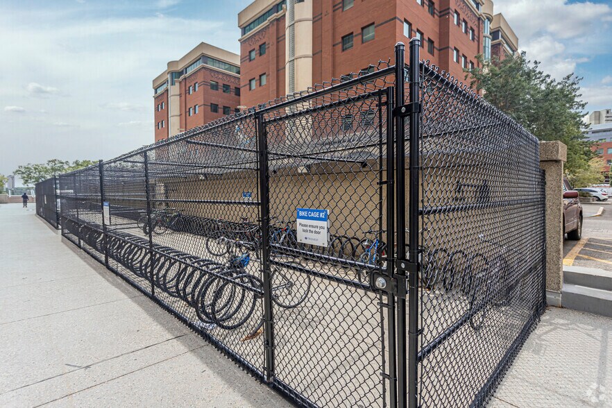 More Photos Of 10020 100th St NW, Edmonton Office For Lease