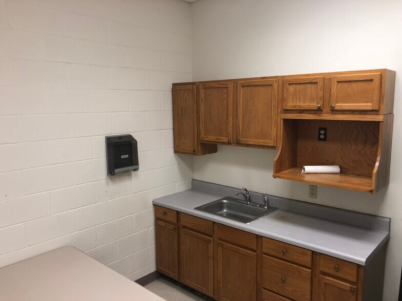 More Photos Of 100 W Russell St, Fayetteville Medical For Lease