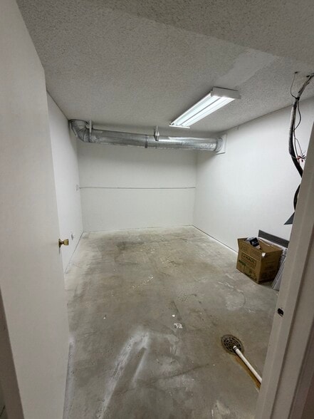 More Photos Of 4702-4704 Tieton Dr, Yakima Office Residential For Lease