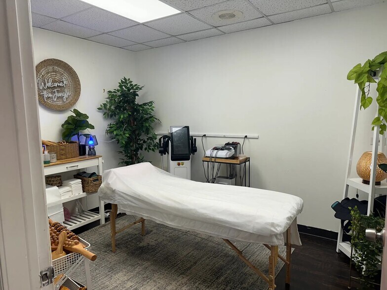 More Photos Of 5300 N Meridian Ave, Oklahoma City Medical For Lease