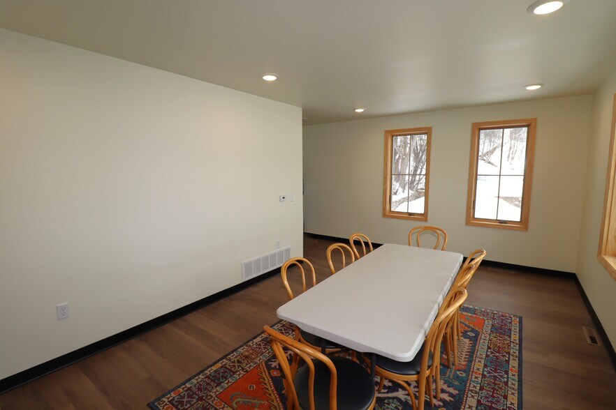 More Photos Of 257 Manypenny Ave, Bayfield Office For Lease