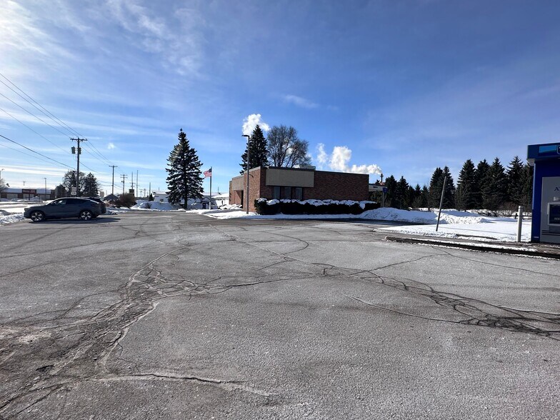 More Photos Of 1219 N Mitchell St, Cadillac Bank For Lease