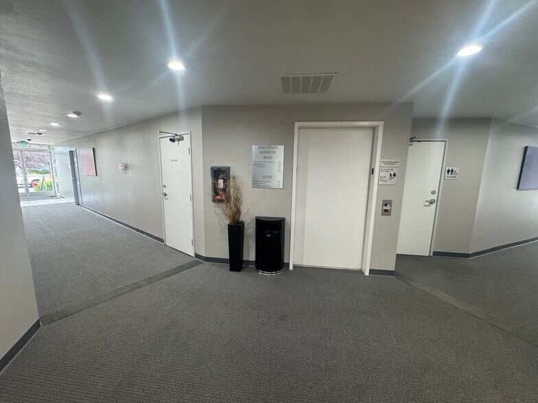 More Photos Of 5605 Riggins Ct, Reno Office For Sale