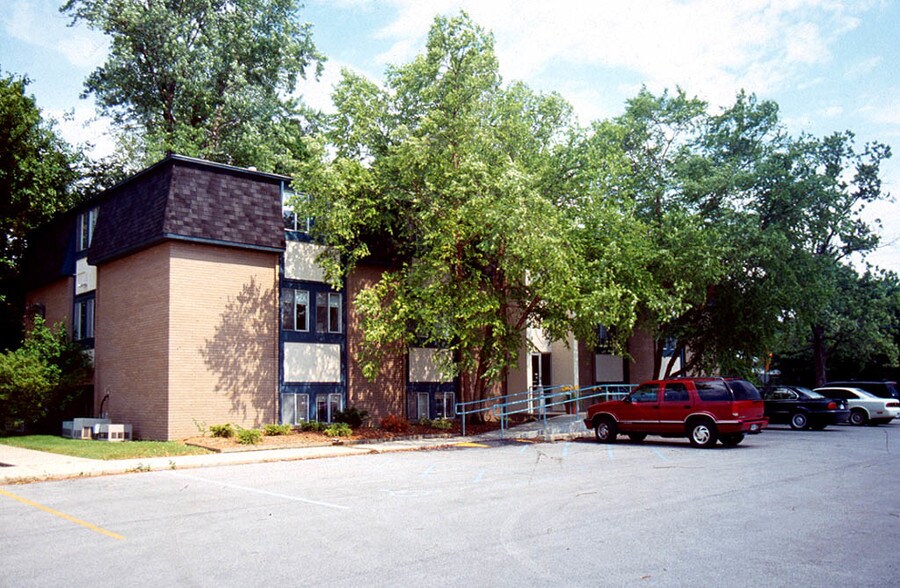 More Photos Of 740 E 52nd St, Indianapolis Office For Lease